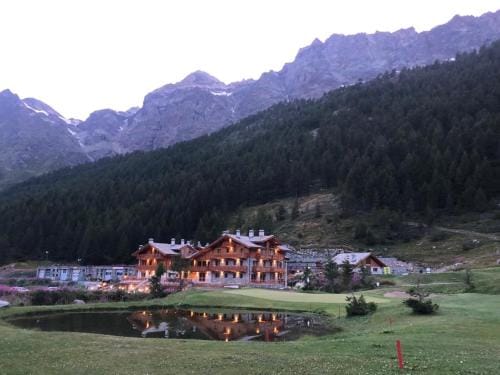 3 Chalets Aparthotel Hotel in Valtournenche