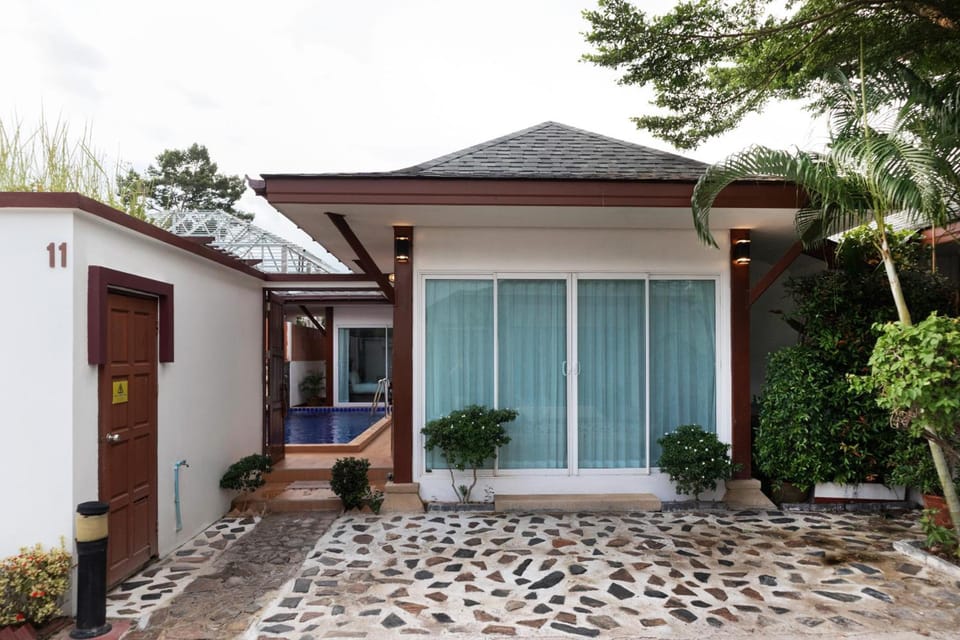 The Sun Pool Villa. Hotel in Ko Samui