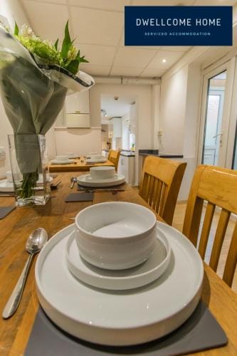 Entire 8 Ensuite Bedroom Coastal Holiday Home Townhouse, Free Parking, Fully Equipped Kitchen, Dinin Hotel in South Shields