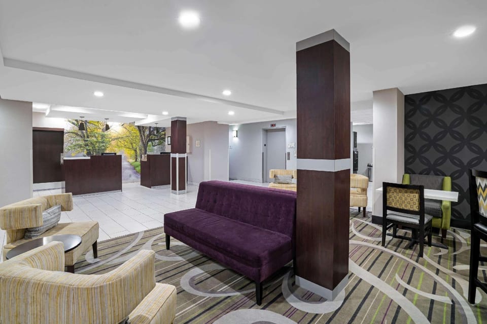 La Quinta Inn & Suites by Wyndham Knoxville North I-75 Hotel in Knoxville