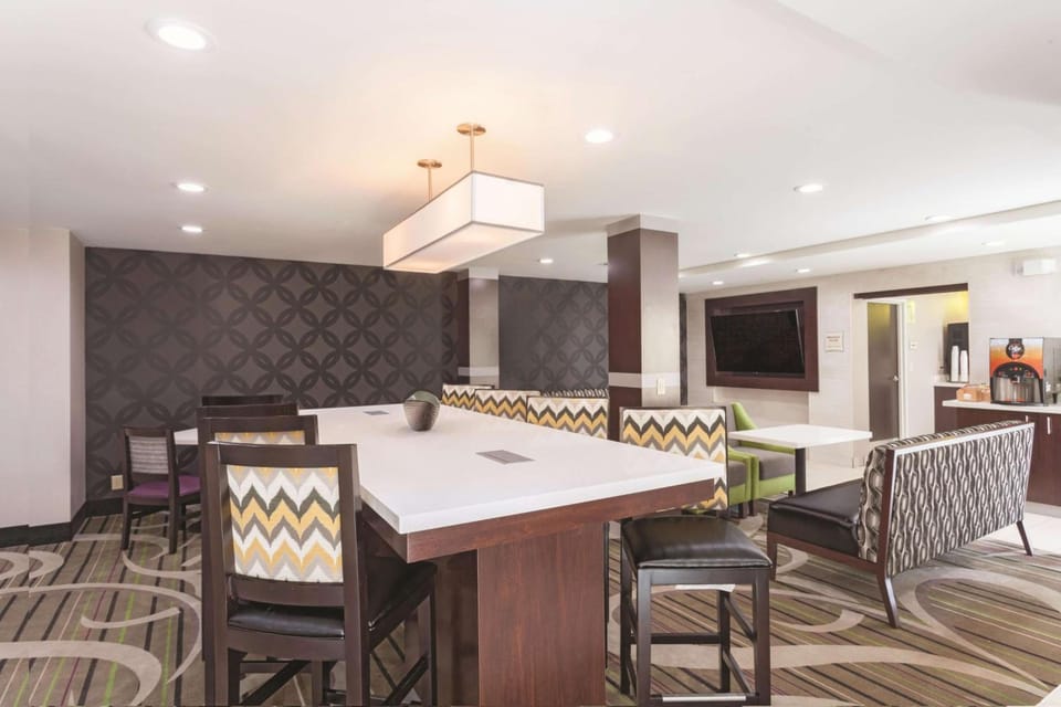 La Quinta Inn & Suites by Wyndham Knoxville North I-75 Hotel in Knoxville