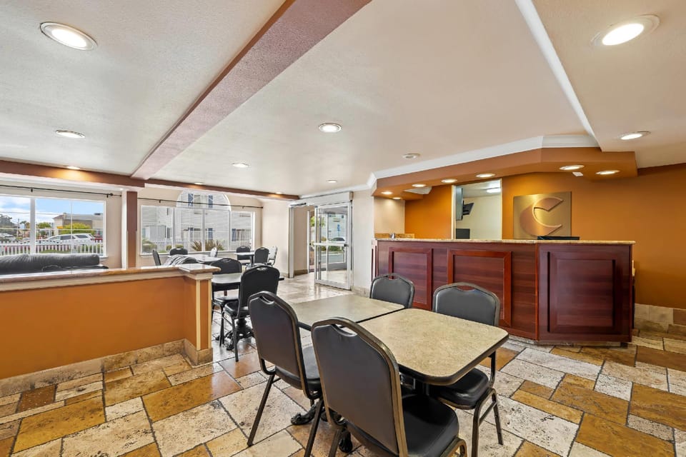 Comfort Inn & Suites Salinas City Center Area Hotel in Salinas