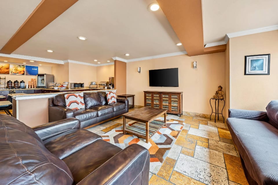Comfort Inn & Suites Salinas City Center Area Hotel in Salinas