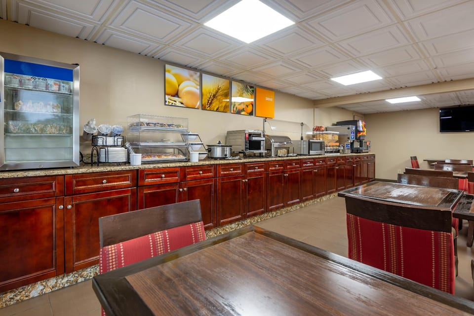 Comfort Inn Matthews - Charlotte Hotel in Matthews