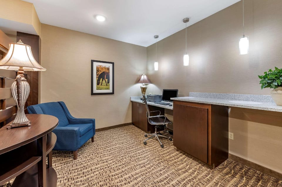 Comfort Inn & Suites Northern Kentucky Hotel in Covington