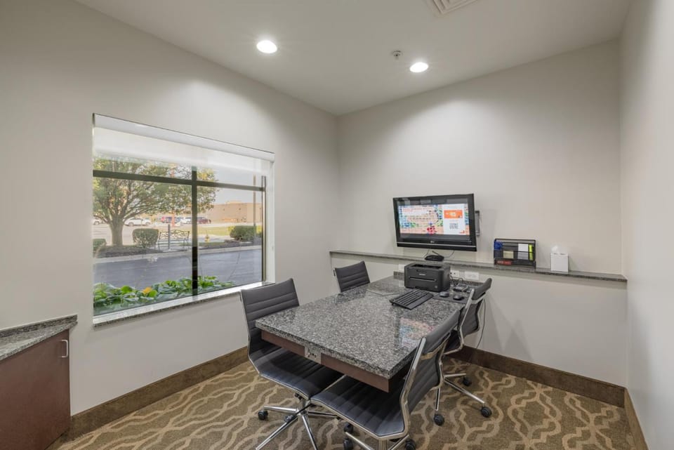 Comfort Suites Perrysburg - Toledo South Hotel in Perrysburg