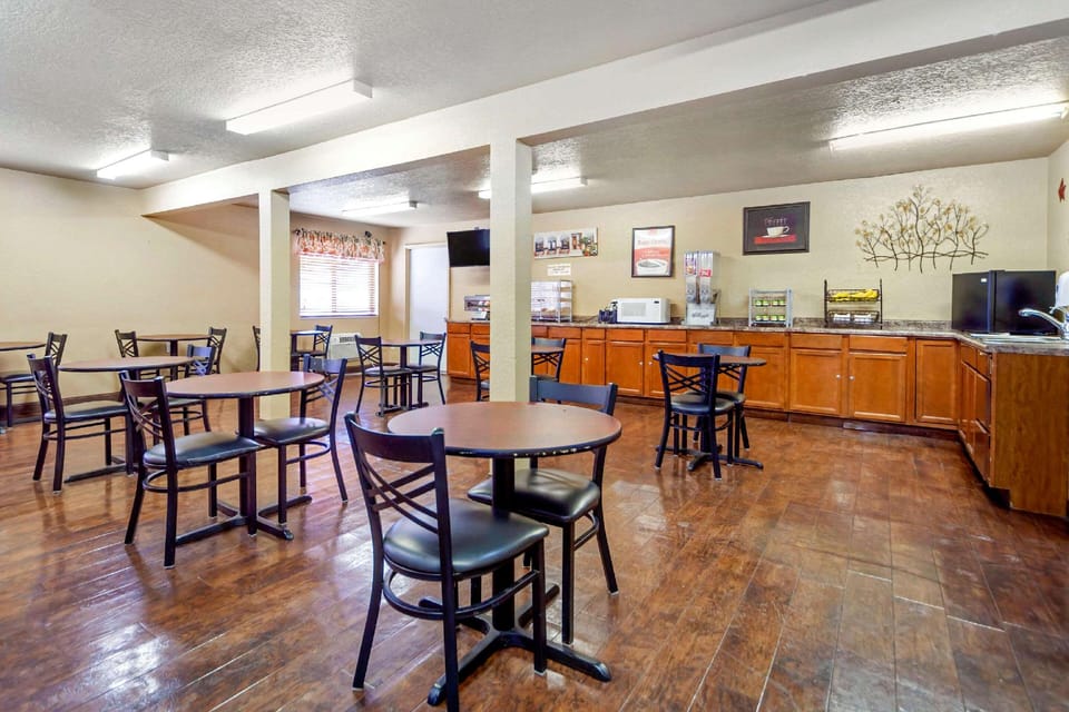 Econo Lodge Black Hills Hotel in Rapid City