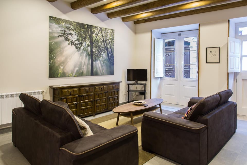 Shared lounge/TV area