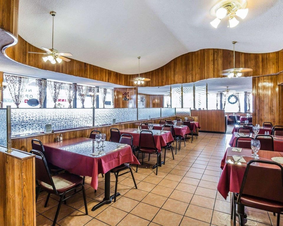 Econo Lodge Near Reno-Sparks Convention Center Hotel in Reno
