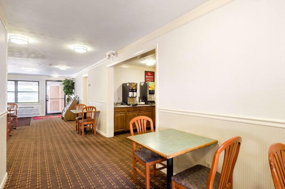 Howard Johnson by Wyndham Malden Boston Area Hotel in Malden