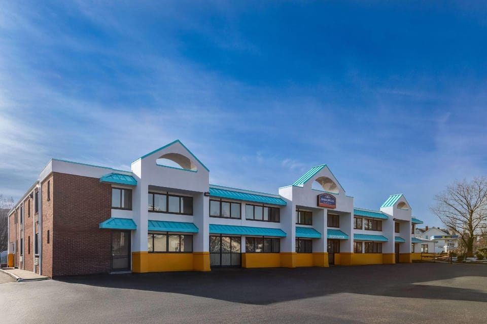 Howard Johnson by Wyndham Malden Boston Area Hotel in Malden