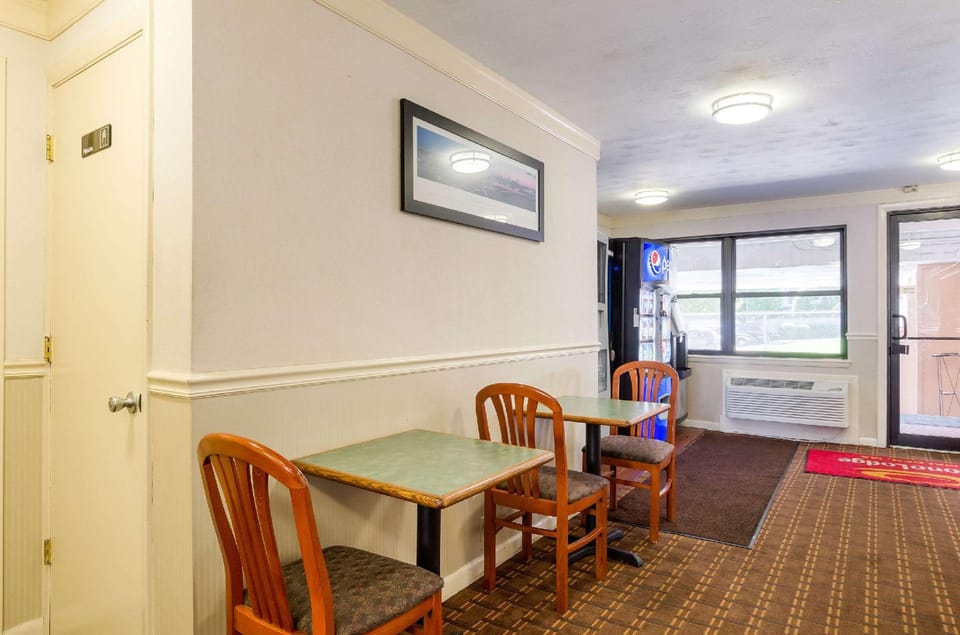 Howard Johnson by Wyndham Malden Boston Area Hotel in Malden