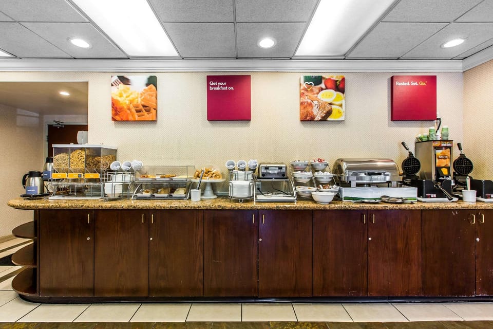 Comfort Suites Near Six Flags Magic Mountain Hotel in Valencia