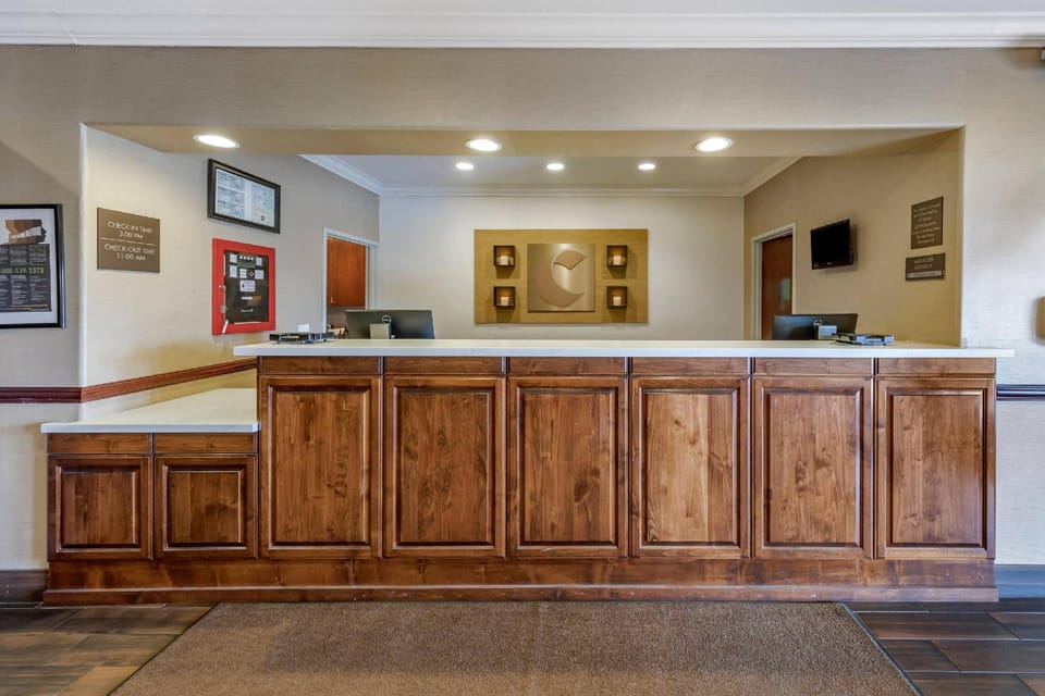 Comfort Suites Near Six Flags Magic Mountain Hotel in Valencia