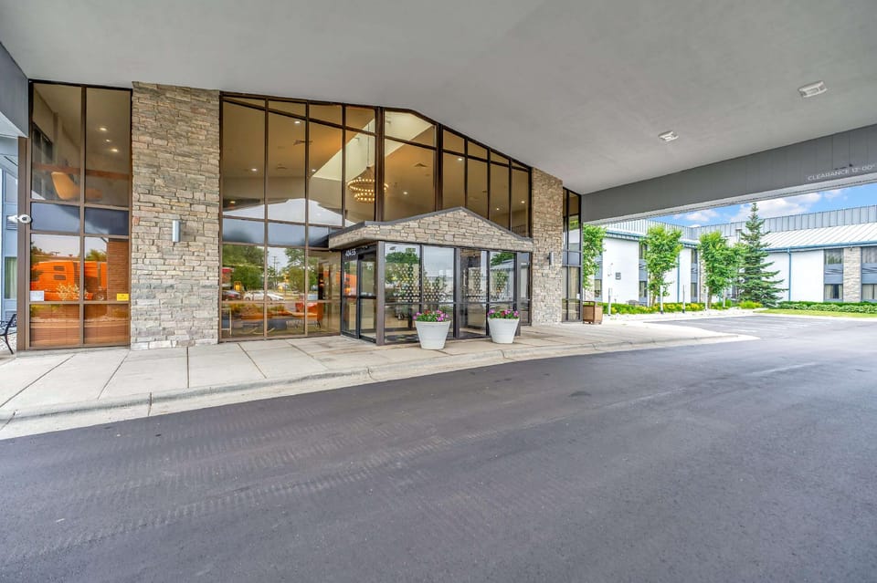 Spark by Hilton Plymouth Hotel in Lake Erie