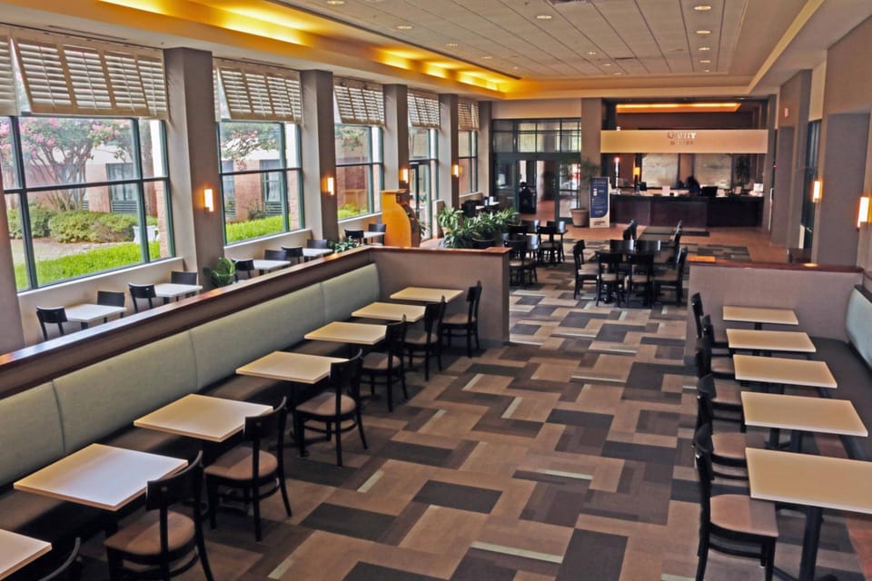 Quality Suites Lake Wright - Norfolk Airport Hotel in Norfolk