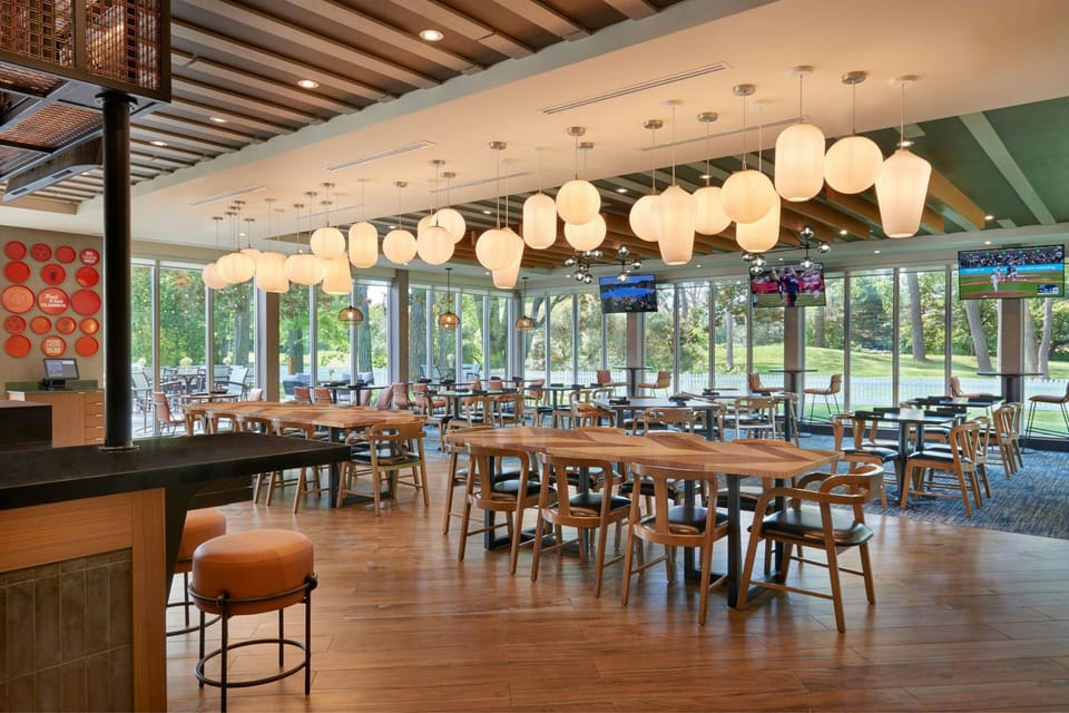 Four Points by Sheraton Point Edward Sarnia Hotel in Port Huron