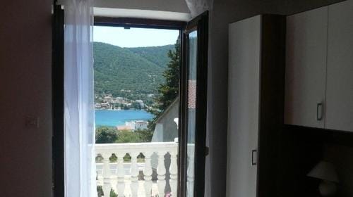 Bed and Breakfast - Haus Sofija - Zimmer mit eigenem Bad und Privatparkplatz - Bed and Bike Hotel in Šibenik-Knin County, Croatia