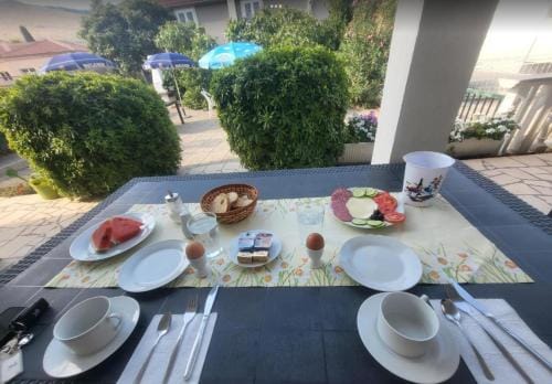 Bed and Breakfast - Haus Sofija - Zimmer mit eigenem Bad und Privatparkplatz - Bed and Bike Hotel in Šibenik-Knin County, Croatia