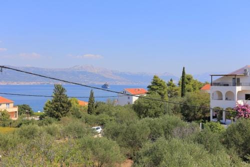 Apartments and rooms by the sea Arbanija, Ciovo - 1125 Hotel in Šibenik-Knin County, Croatia