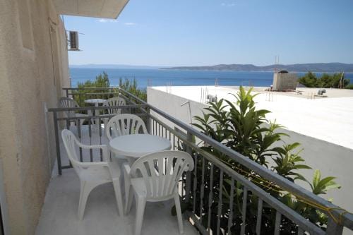 Apartments and rooms with parking space Brela, Makarska - 6895 Hotel in Brela