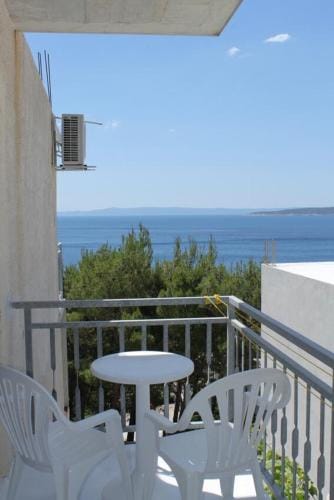 Apartments and rooms with parking space Brela, Makarska - 6895 Hotel in Brela
