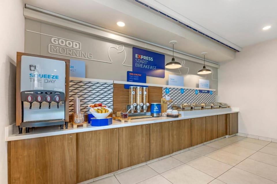 Holiday Inn Express Hotel & Suites Astoria By IHG Hotel in Astoria