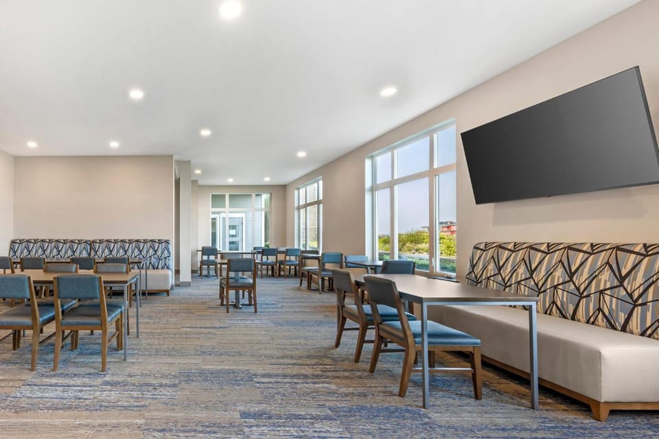 Holiday Inn Express Hotel & Suites Astoria By IHG Hotel in Astoria