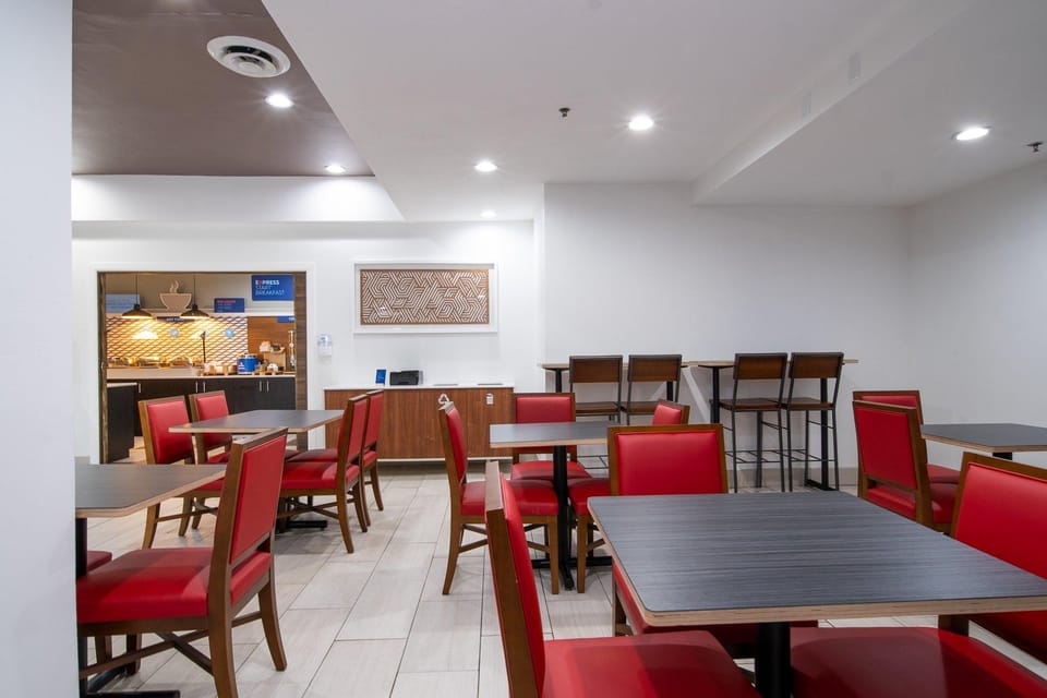 Holiday Inn Express Hotel & Suites Bedford By IHG Hotel in Indiana