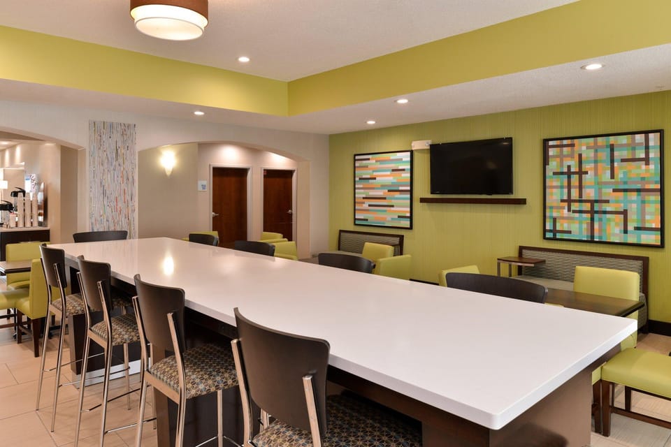 Holiday Inn Express Hotel & Suites Cincinnati-Blue Ash By IHG Hotel in Blue Ash