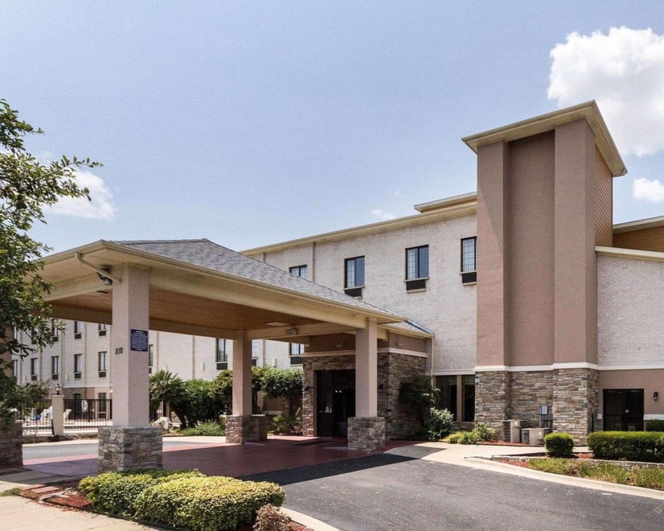 Comfort Inn & Suites Burnet Hotel in Rio Grande