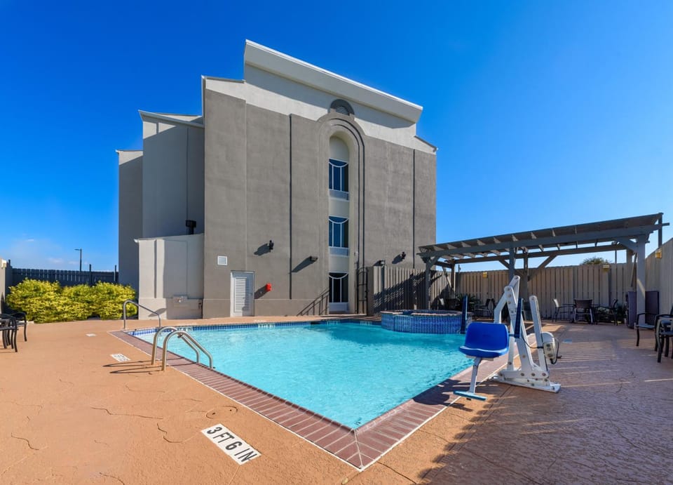 Holiday Inn Express Hotel and Suites Bastrop By IHG Hotel in Bastrop