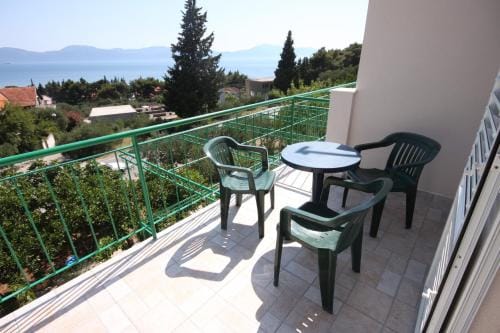 Apartments and rooms with parking space Gradac, Makarska - 6819 Hotel in Dubrovnik-Neretva County