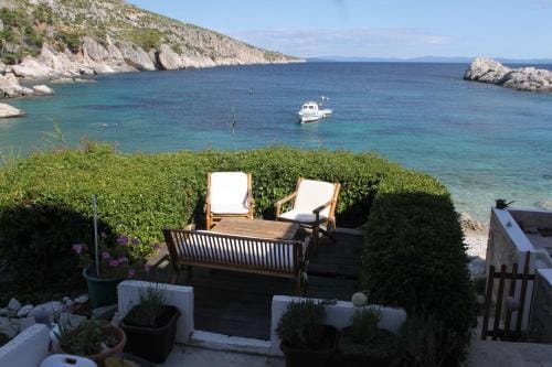 Apartments and rooms by the sea Cove Zarace, Hvar - 8781 Hotel in Dubrovnik-Neretva County