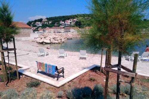 Apartments and rooms with parking space Jelsa, Hvar - 8798 Hotel in Dubrovnik-Neretva County
