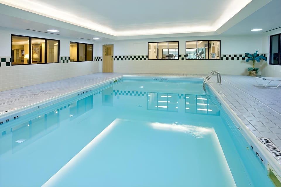 Holiday Inn Express Hotel & Suites Elkhart-South By IHG Hotel in Elkhart