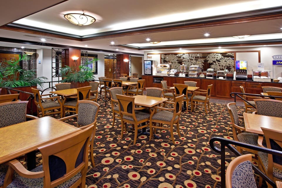 Holiday Inn Express Hotel & Suites Greenwood By IHG Hotel in Greenwood