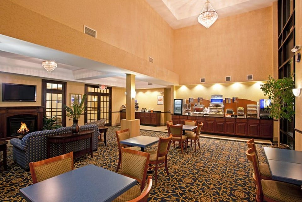 Holiday Inn Express Hotel & Suites Cleveland-Richfield By IHG Hotel in Brecksville