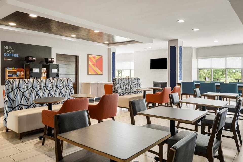 Holiday Inn Express Hotel & Suites Altoona-Des Moines By IHG Hotel in Altoona
