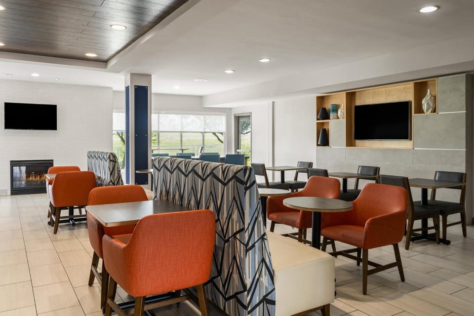 Holiday Inn Express Hotel & Suites Altoona-Des Moines By IHG Hotel in Altoona