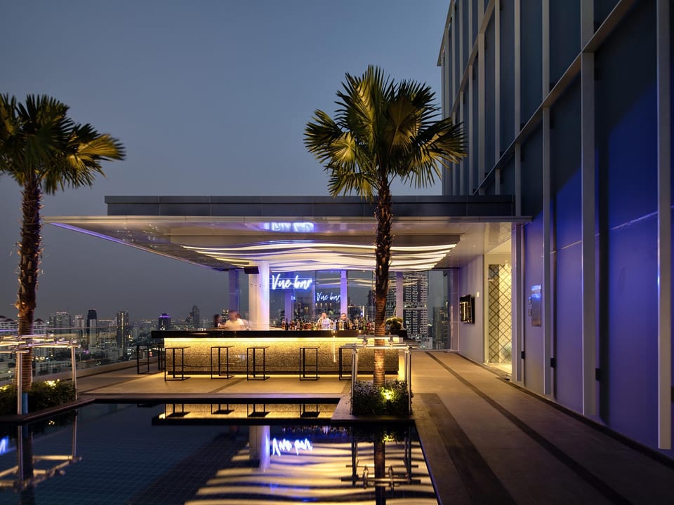 Poolside bar