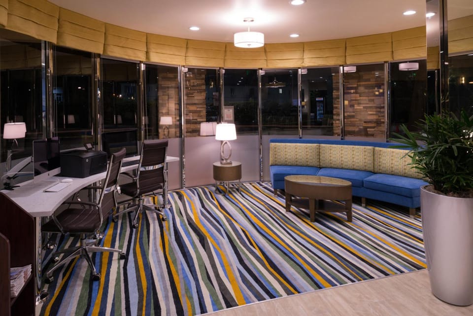 Holiday Inn Express Hotel & Suites Pasadena-Colorado Boulevard By IHG Hotel in Pasadena