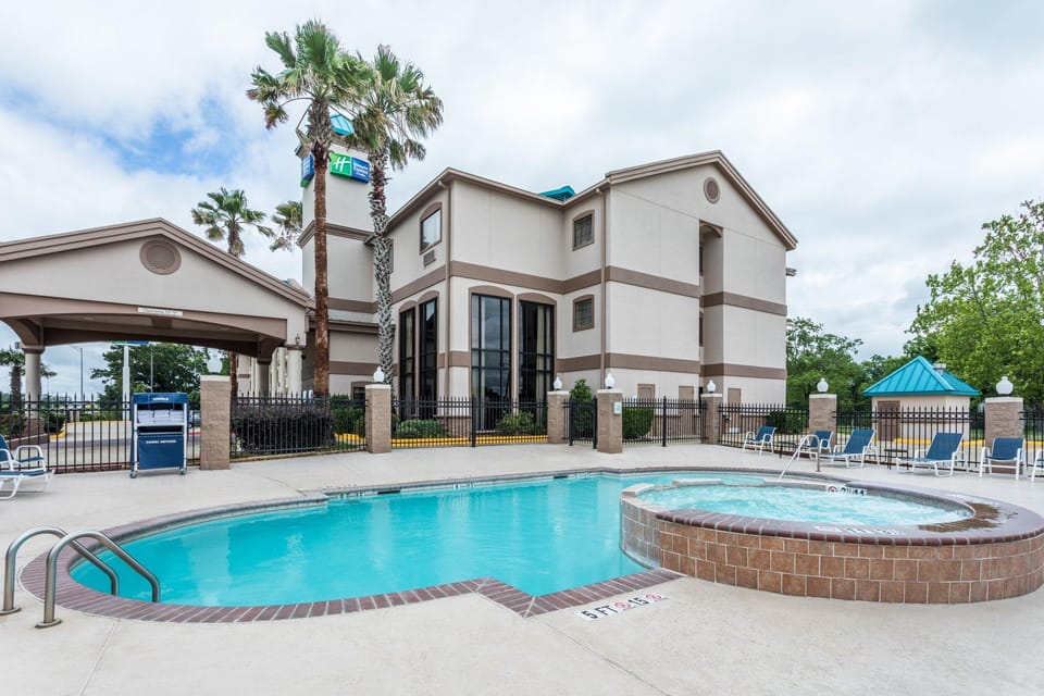 Holiday Inn Express Hotel and Suites Lake Charles By IHG Hotel in Lake Charles