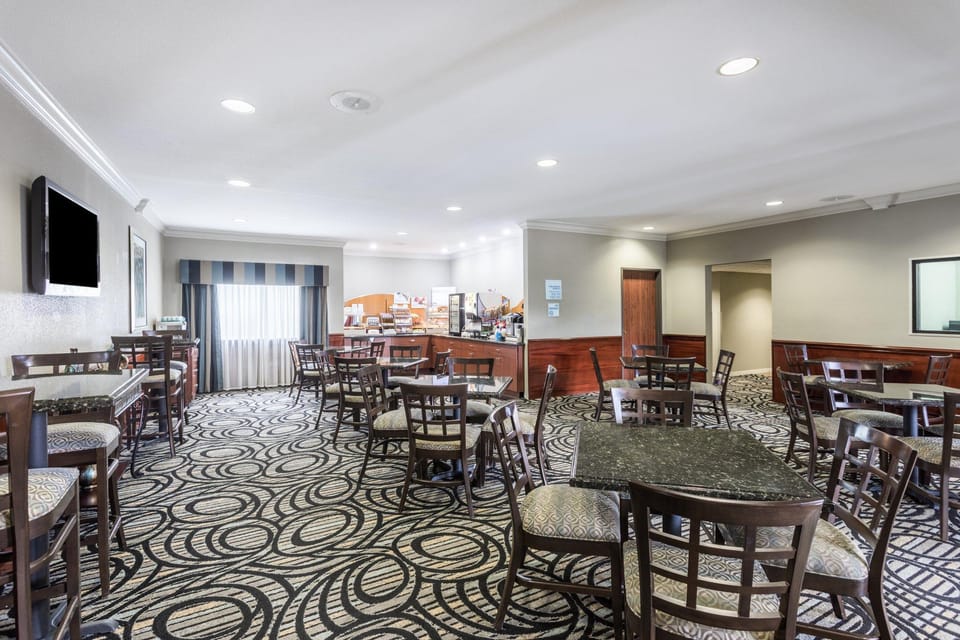 Holiday Inn Express Hotel and Suites Lake Charles By IHG Hotel in Lake Charles