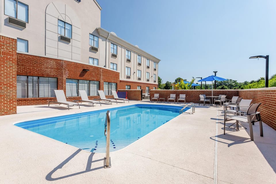 Holiday Inn Express & Suites Lancaster by IHG Hotel in Ohio