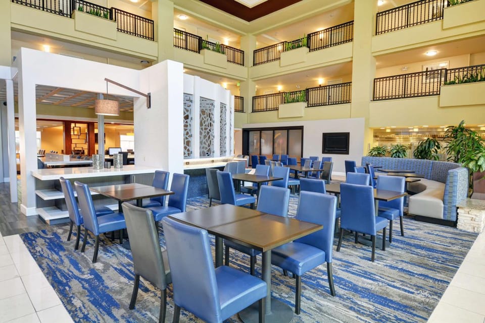 Embassy Suites by Hilton Valencia Hotel in Valencia