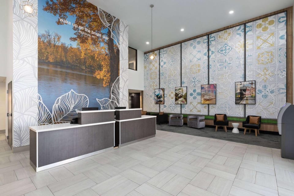 La Quinta Inn & Suites by Wyndham Meridian Hotel in Meridian