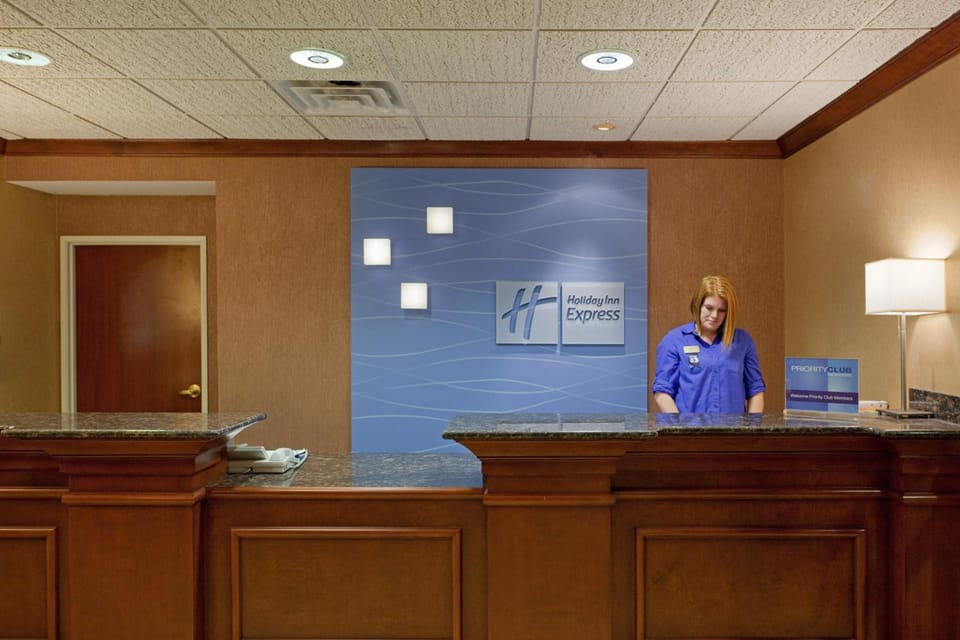 Holiday Inn Express Hotel & Suites Manchester - Airport By IHG Hotel in Manchester