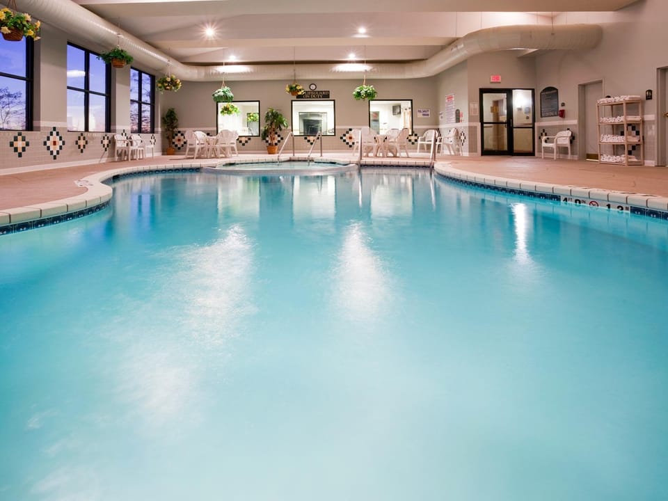 Holiday Inn Express Hotel & Suites Milwaukee-New Berlin By IHG Hotel in New Berlin