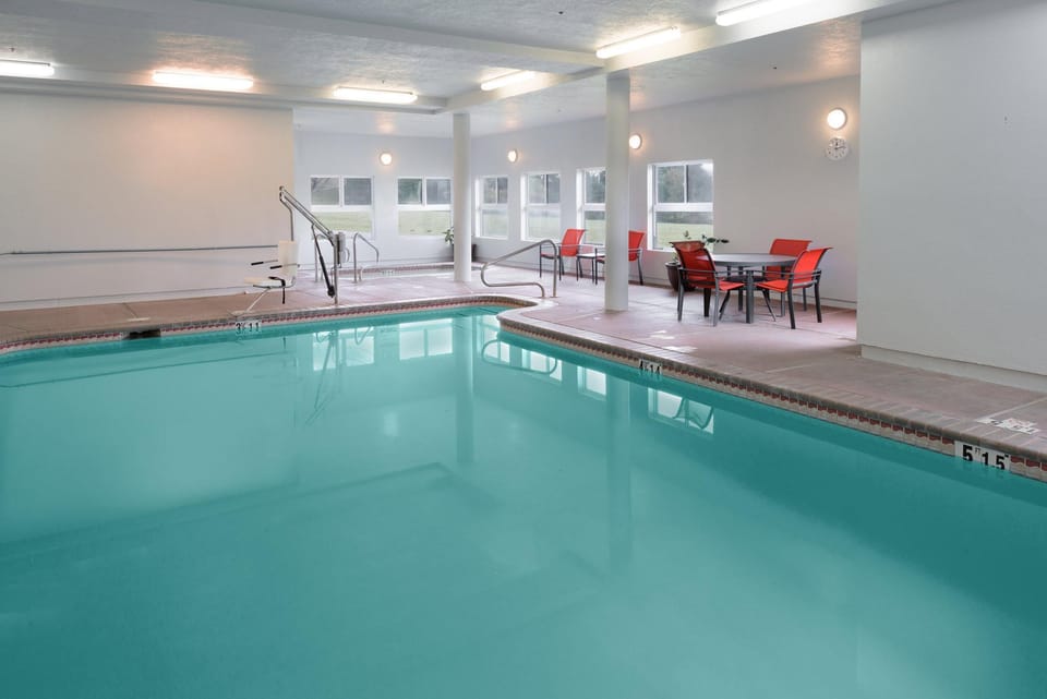 Holiday Inn Express Hotel & Suites Arcata/Eureka-Airport Area By IHG Hotel in McKinleyville